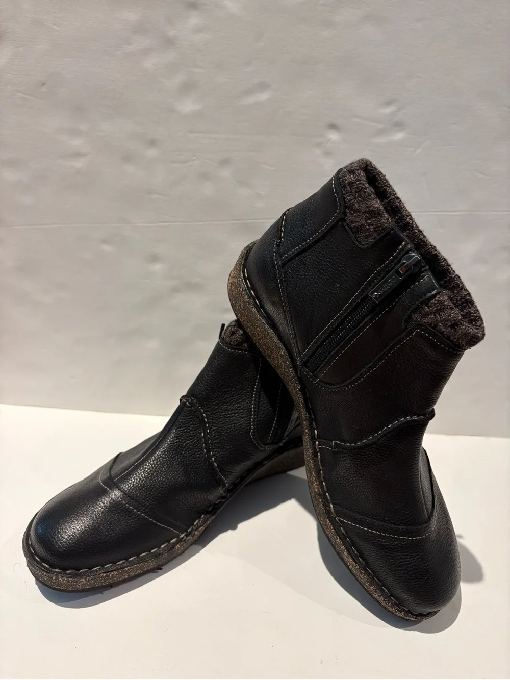 Aetrex Black Women’s Black Boho Leather Ankle Zip Up Boots Size 10